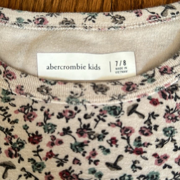 Abercrombie kids  size 7 / 8 - Picture 2 of 4